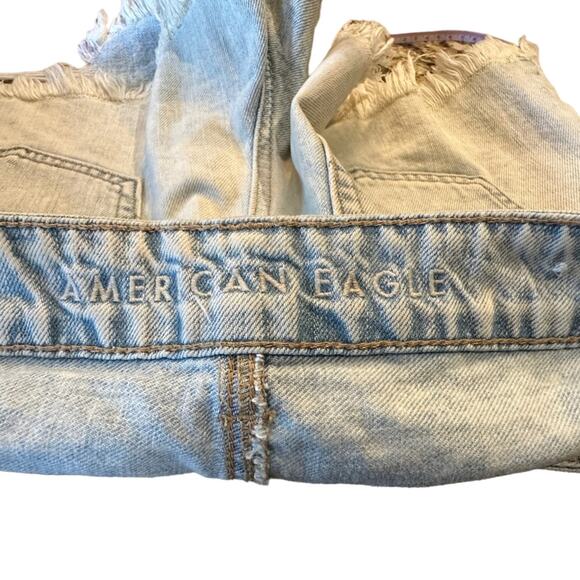 American Eagle Tom Girl Light Wash Destroyed Cut Offs Womens Size 8 - Picture 3 of 8